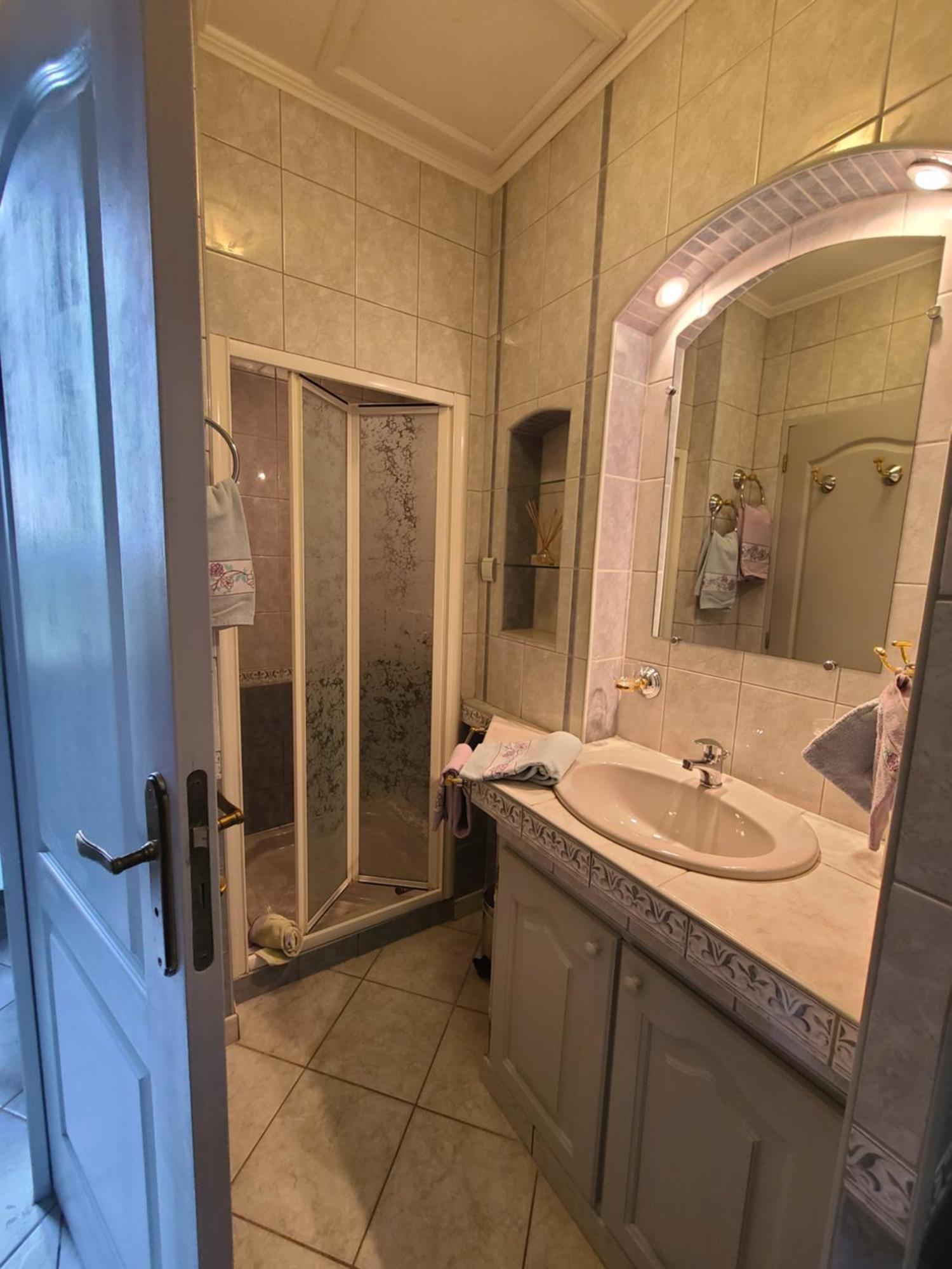 Les Dependances Du Chateau Noailles  Room photo